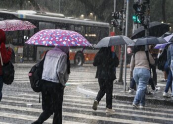 Norte e Sudeste devem começar semana com chuva forte, prevê Inmet